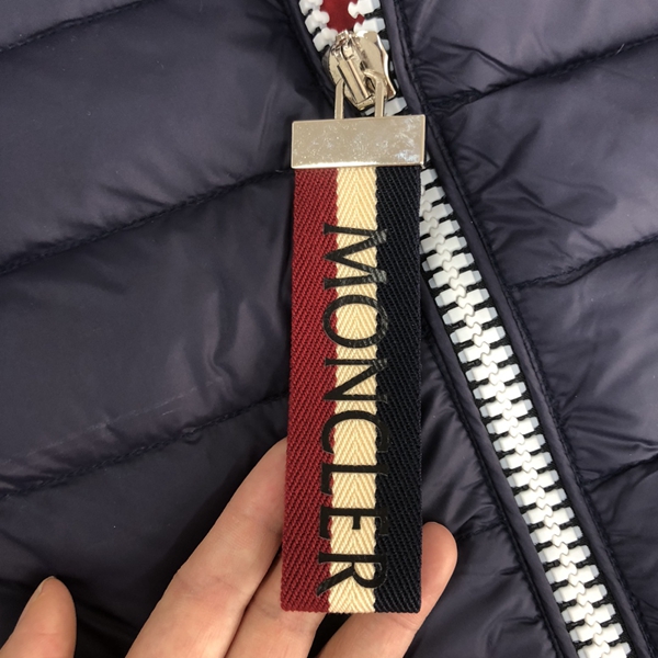 ハイクオリティダウンジャケット側面デザイン